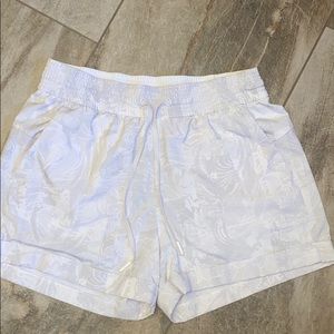 Lululemon On The Fly 2.5 shorts